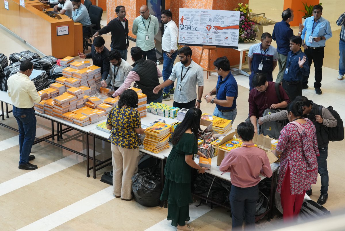 CSR_Persistent's tweet image. Two hundred fifty volunteers came together last month in Pune to assemble school kits for underprivileged students. These kits were distributed to support education and empower brighter futures. Thank you to all who made it possible! 💪

#PersistentFoundation #MakingADifference
