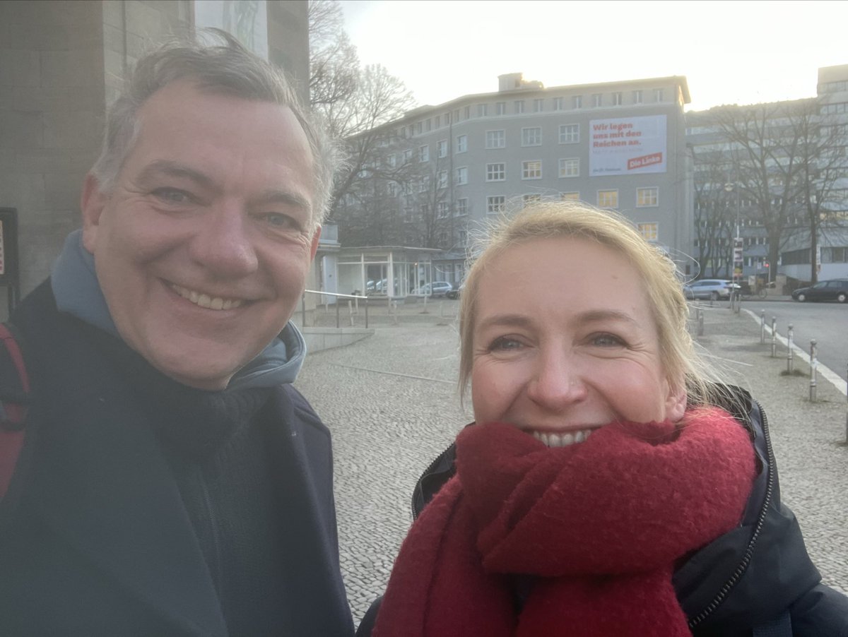 inesschwerdtner's tweet photo. Klassenkämpferische Grüße gehen raus nach Leipzig an unsere Geburtstagskinder @LINKEPELLI und @namduy_ - Leipzig bleibt rot ❤️🚩 https://t.co/ITqq7NxEgx