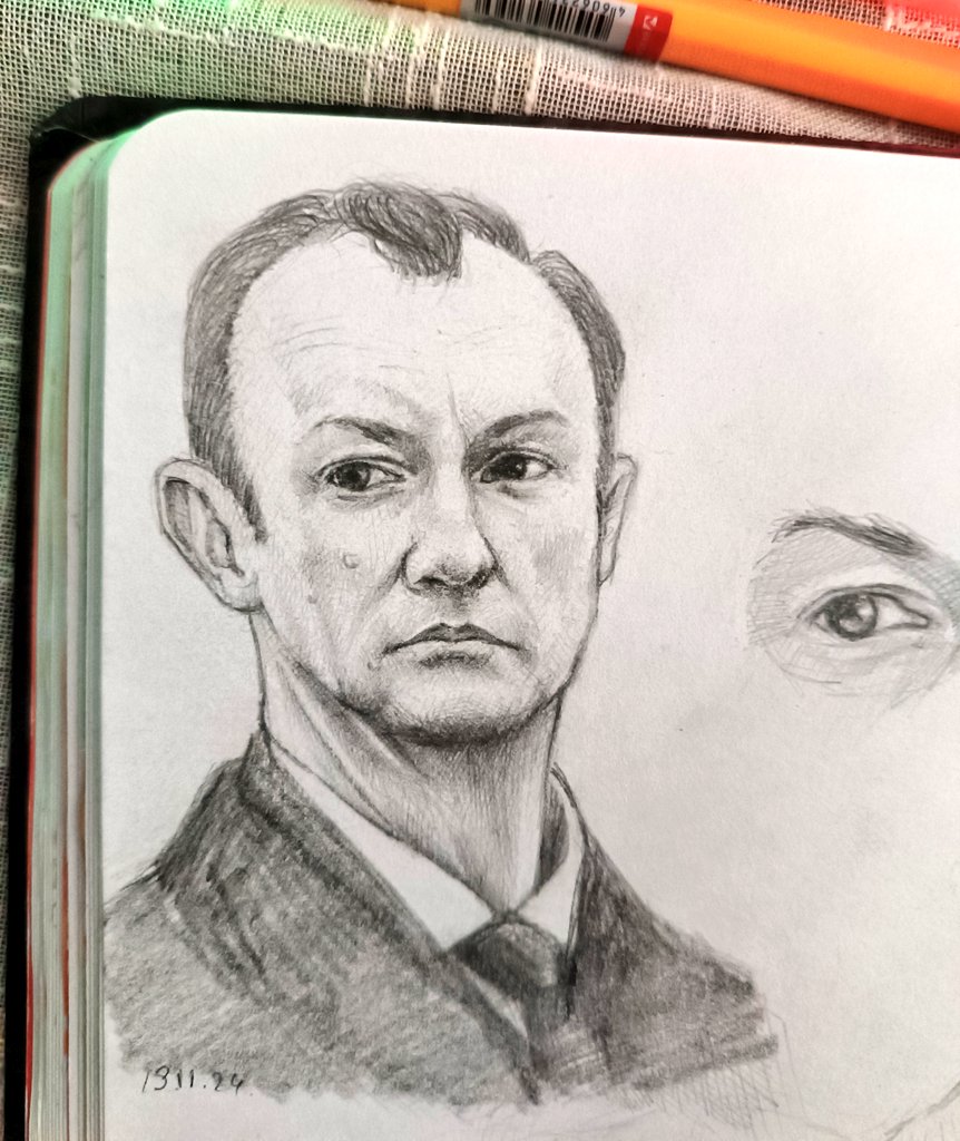 rag_ris's tweet image. Study
#mycroftholmes #markgatiss