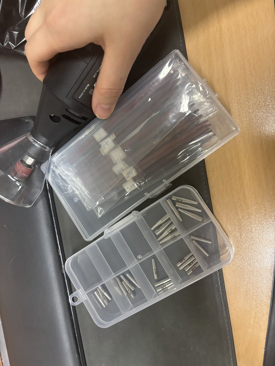 도구병이 하다하다
이제는 원목을 직접 사고 전기 드릴(?)까지 사기에 이르름...
이정도면 유투브를 해도 컨텐츠가 쏟아질듯한데 ㅋㅋㅋ ㅠㅠㅠㅜ 현생때문에 못해...졸업만 해봐라 콱그냥 ㅜㅜㅜㅠㅜ