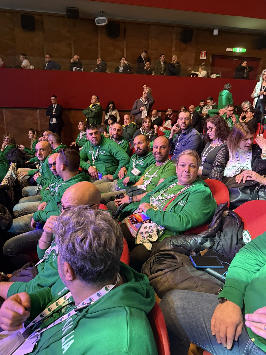 FisascatTABR's tweet photo. #AssembleaNazionale dei #quadri e #delegati🟢

Perché, si sa, basta trovare il #coraggio di #partecipare!💚📚

#cisl #fisascatcisl #fisascat #IlCoraggioDellaPartecipazione #art46 https://t.co/z0QTyftfRu