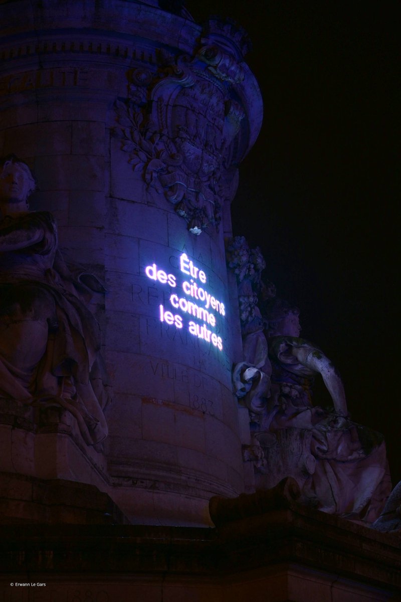 ✊ Nous étions des milliers place de la République hier soir !  Faisons en sorte qu'il y ait un avant et un après ! N'attendons pas encore 20 ans pour rendre effectifs les droits des personnes handicapées. #LaRepubliqueCestNousAussi