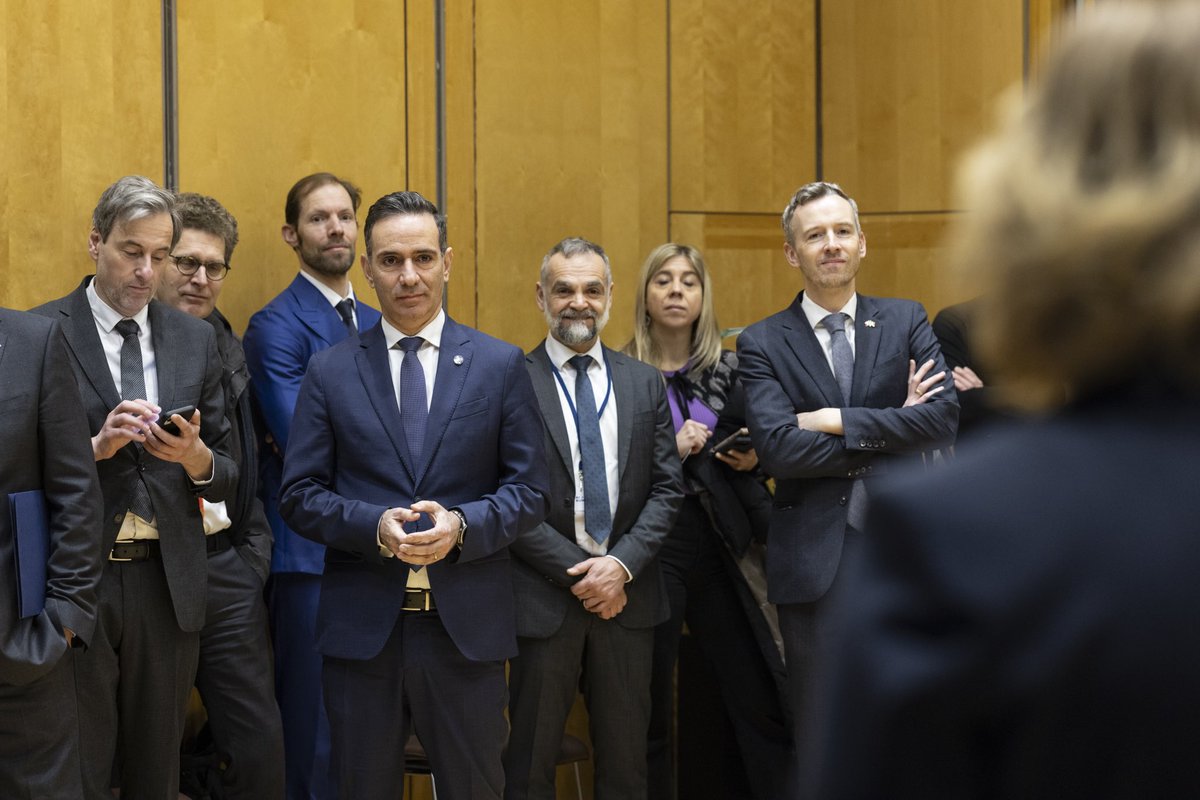 🇪🇺🤝 Échanges informels ce matin avec mes homologues européens et <a href="/HennaVirkkunen/">Henna Virkkunen</a> dans le cadre du #AIActionSummit ! L’Europe est plus que jamais dans la course de l’IA 🚀