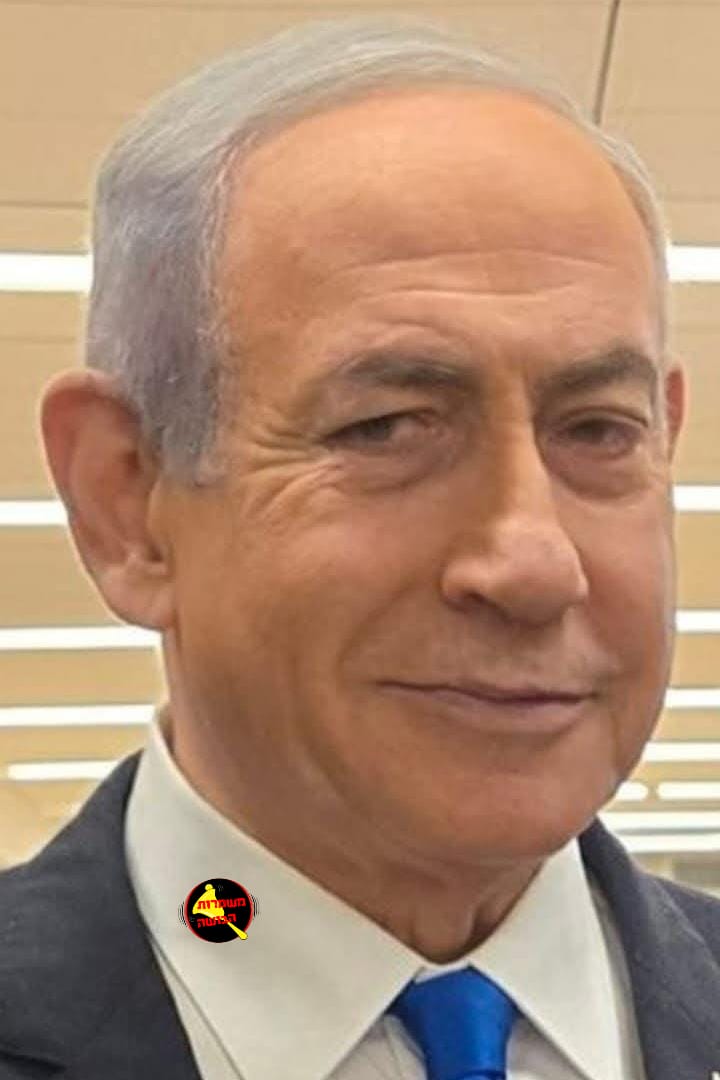 rozolyo's tweet photo. אורי משגב: 

סיכום קצר.
1. שלושה מיועצי התקשורת הקרובים של ראש ממשלת ישראל עבדו בתשלום כדי לקדם במקביל אינטרסים של קטאר - מדינה ערבית, מוסלמית סונית, המקורבת לחמאס ומשמשת כמתווכת בינו לבין ישראל.

2. האם לשכת נתניהו שימשה בשנים האחרונות כסוכנות קטארית? האם הכסף הקטארי שימן לא רק את חמאס, אוריך, איינהורן ופלדשטיין אלא גם את הבוס הגדול - שכלום אף פעם לא נקשר אליו?

3. על השאלות הללו ואחרות יש רק דרך אחת לענות. חקירת שב"כ בחשד לריגול ובגידה במדינה, בעת מלחמה ובכלל.