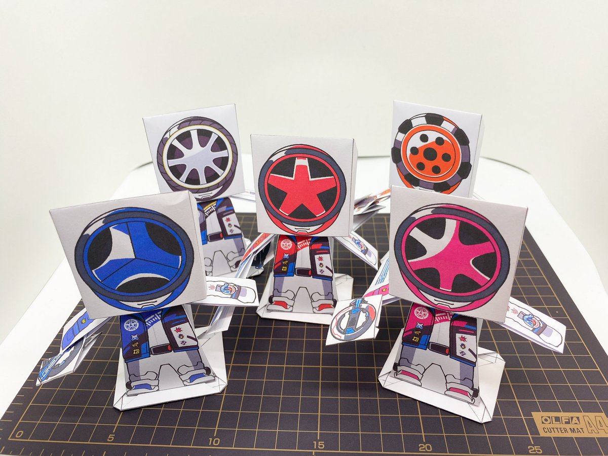 チャンピオンジャケットの撮影もできたので明日中には公開します!
来週からはゴジュウジャーが始まるので、それまでにブンブンジャーは終わらせる!

#スーパー戦隊
#powerrangers
#ブンブンジャー
#折り紙