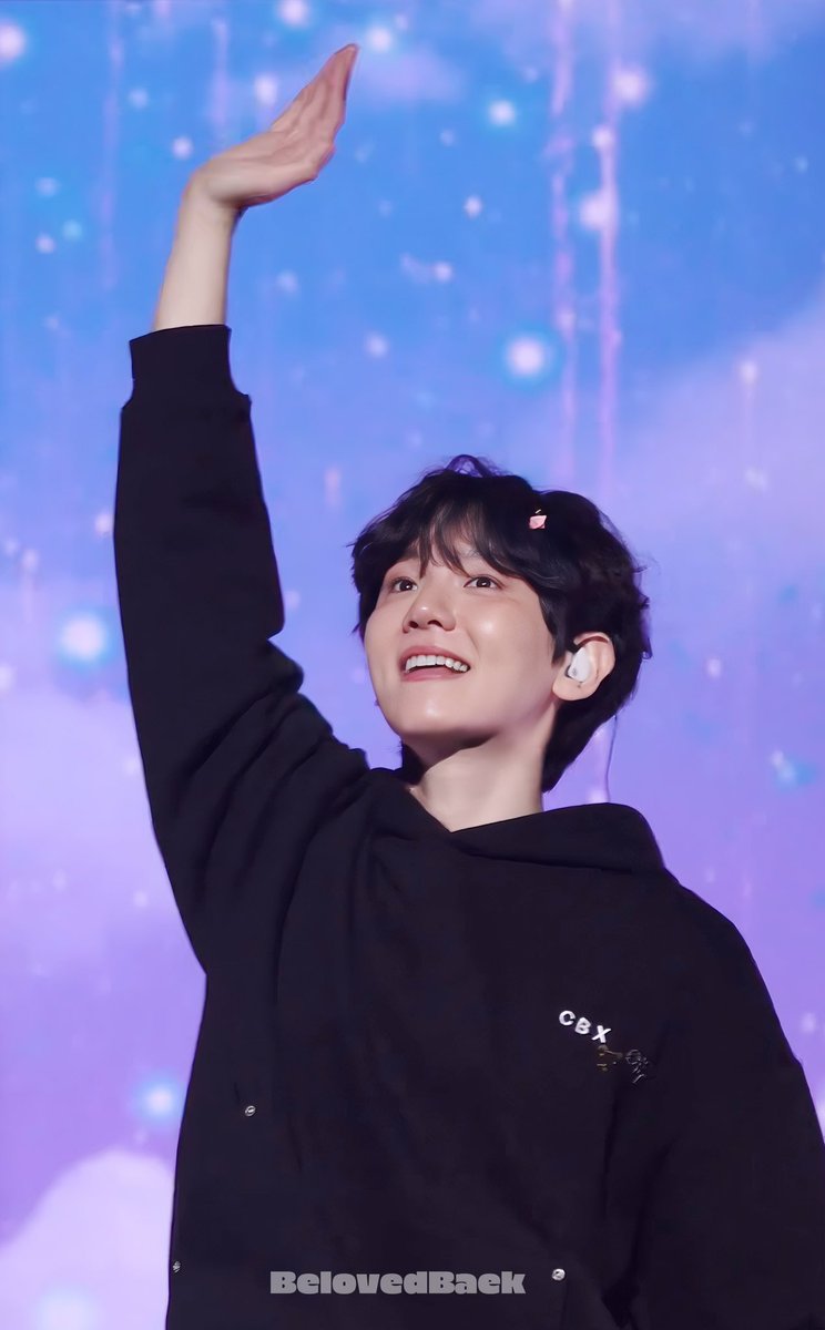 belovedbaek56's tweet photo. 250209 EXOCBX FM in YOKOHAMA 

안녕👋🏻!

#백현 #BAEKHYUN #伯贤 #ベッキョン @B_hundred_Hyun https://t.co/pTesYIEpS3