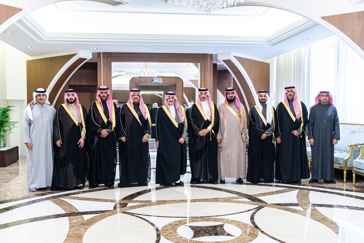 emara_sharqia's tweet photo. من جانبه، قدّم رئيس غرفة حفر الباطن ، عرضًا لأبرز الإنجازات والإحصائيات المتعلقة بالمنتدى، معربًا عن شكره وتقديره لسمو أمير المنطقة الشرقية على رعايته للمنتدى ودعمه واهتمامه وتوجيهاته، التي أسهمت في تفعيل عدد من المبادرات الداعمة للتنمية في المحافظة. https://t.co/vukOvQEISy