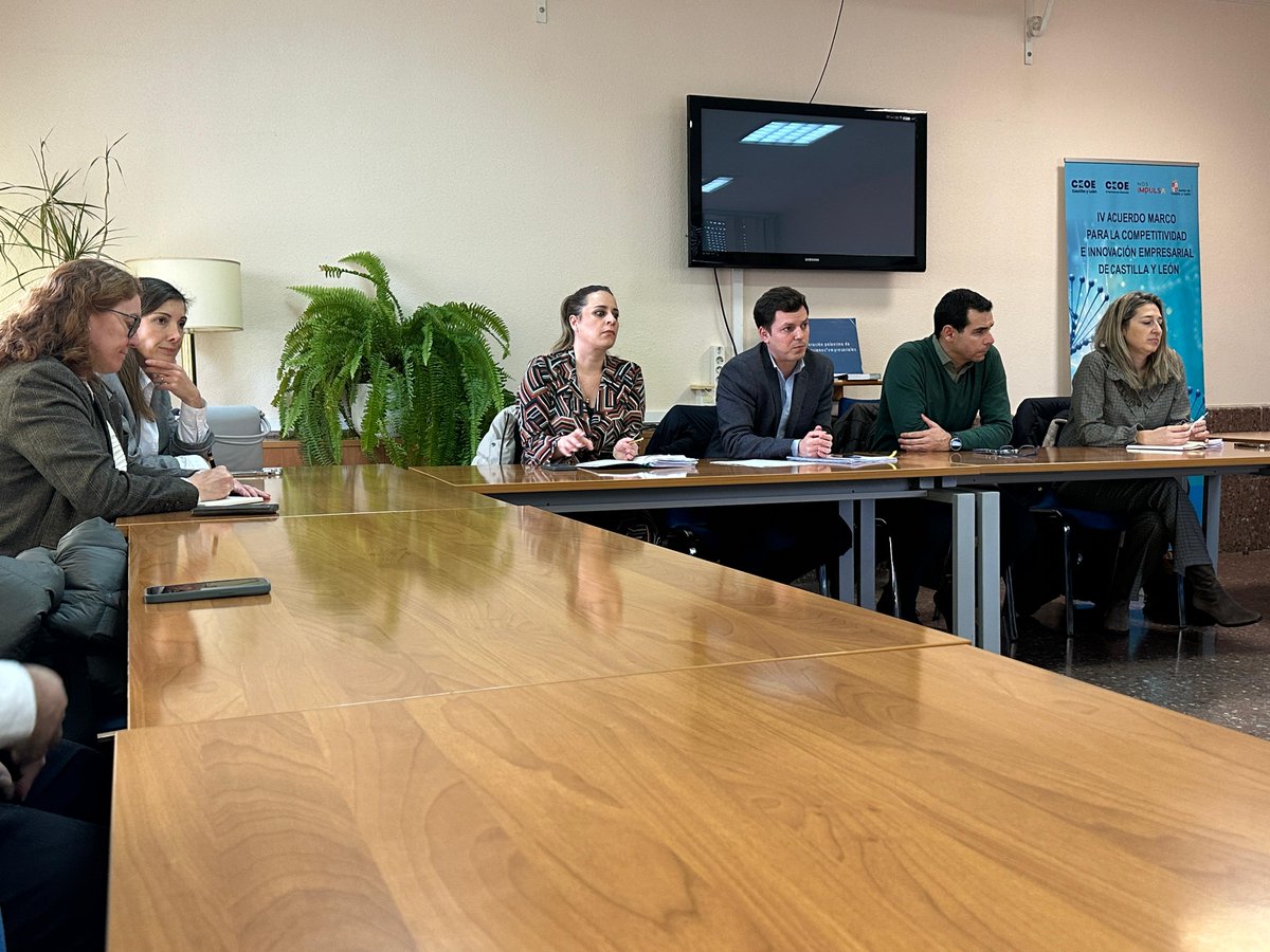 Reunión del <a href="/PPdePalencia/">PP de Palencia</a> en el Ayto. con las asociaciones de empresarios y del comercio palentino

✍Escucha activa de las demandas del sector
♻Limpieza y recogida de residuos
🚘Ordenanza ZBE
🛣Desdoblamiento Avda. Comunidad Europea
💼Presupuesto Ayto

ℹlc.cx/NPsuc2