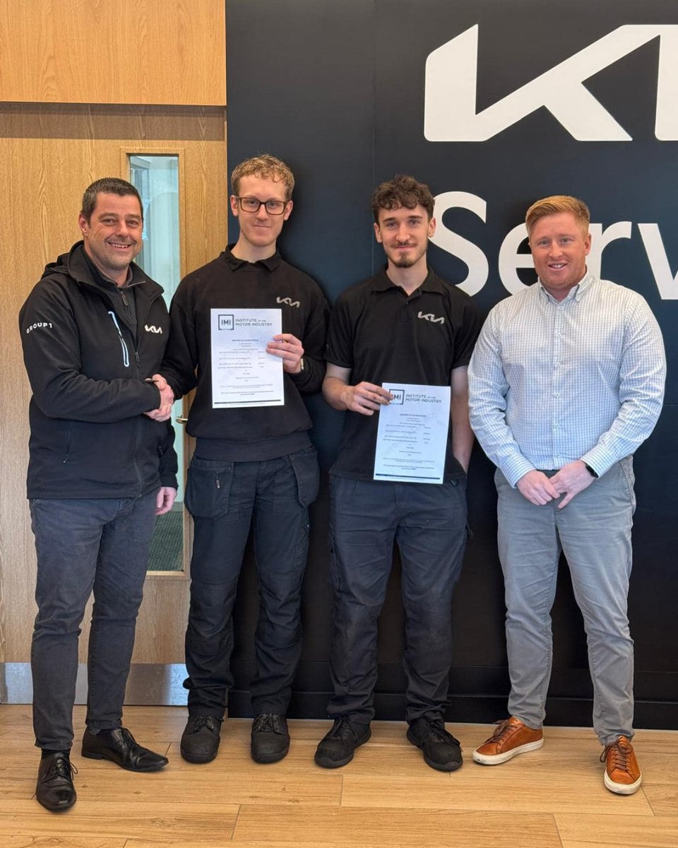 Congratulations to Samuel &amp; David, from #Kia Coulsdon, on completing their Vehicle Technician #Apprenticeships 👏

This qualification is a testament to the hard work they have both demonstrated to achieve these results.

Explore our #Apprentice vacancies: ow.ly/yNXi50UXlzK