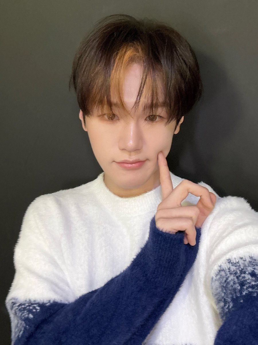 JUSTB Official tweet media