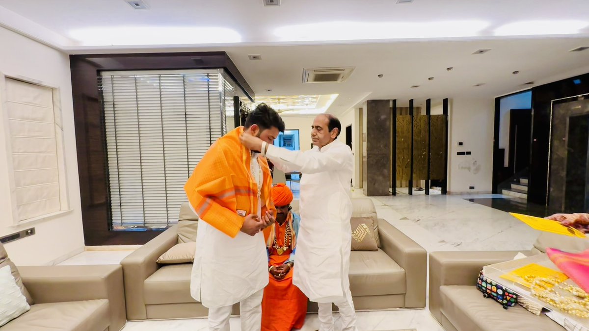 ShivprakashGjr's tweet photo. भगवान श्री देवनारायण जी के नवनिर्मित मंदिर की प्राण प्रतिष्ठा महोत्सव में जनप्रिय नेता आदरणीय श्री सचिन पायलट जी के सानिध्य में सम्मिलित हुआ।

📍कवाड़पल्ली,  हैदराबाद (तेलंगाना) https://t.co/dcY2GB8elj