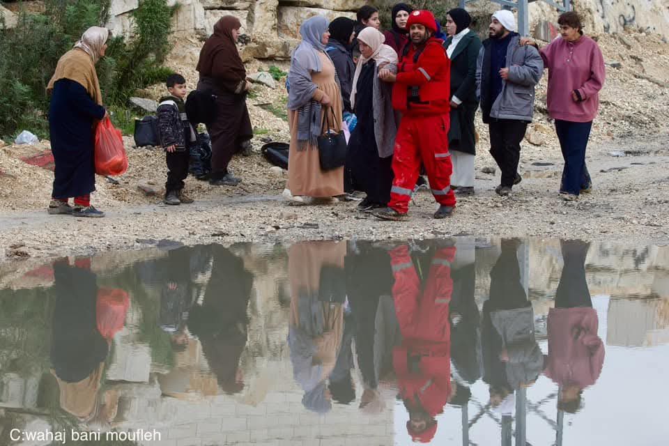 PalestineRCS's tweet image. The heroes of the Palestine Red Crescent are assisting patients, the elderly, and children in Noor Shams Camp, #Tulkarm, as they evacuate after the occupation forced dozens of families to flee. Meanwhile, the occupation continues its raid on the camp, destroying streets and