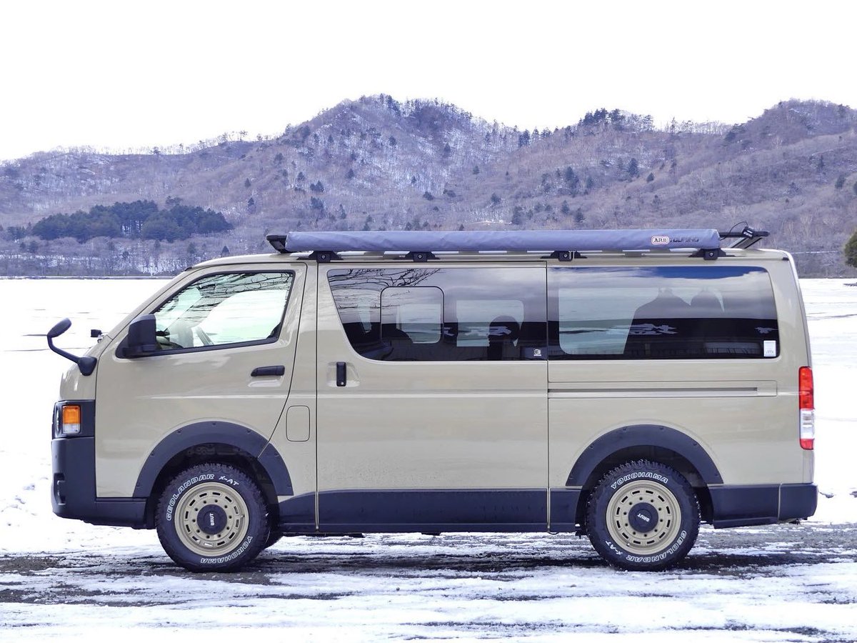 【#MONOBOX #ハイエース】

📦MONOBOX📦
想い出を運ぶギフトボックス

アースカラーPKG ベージュ
MONOBOX丸目標準装備✨
3列シート8人乗りキャンピング登録
👉monobox-jp.com

🟨個人様
最寄りの取扱店をご紹介

🟫業者様
取扱店募集中✨

#丸目ハイエース #丸目
#雪道 #ドライブ #HIACE #ARB