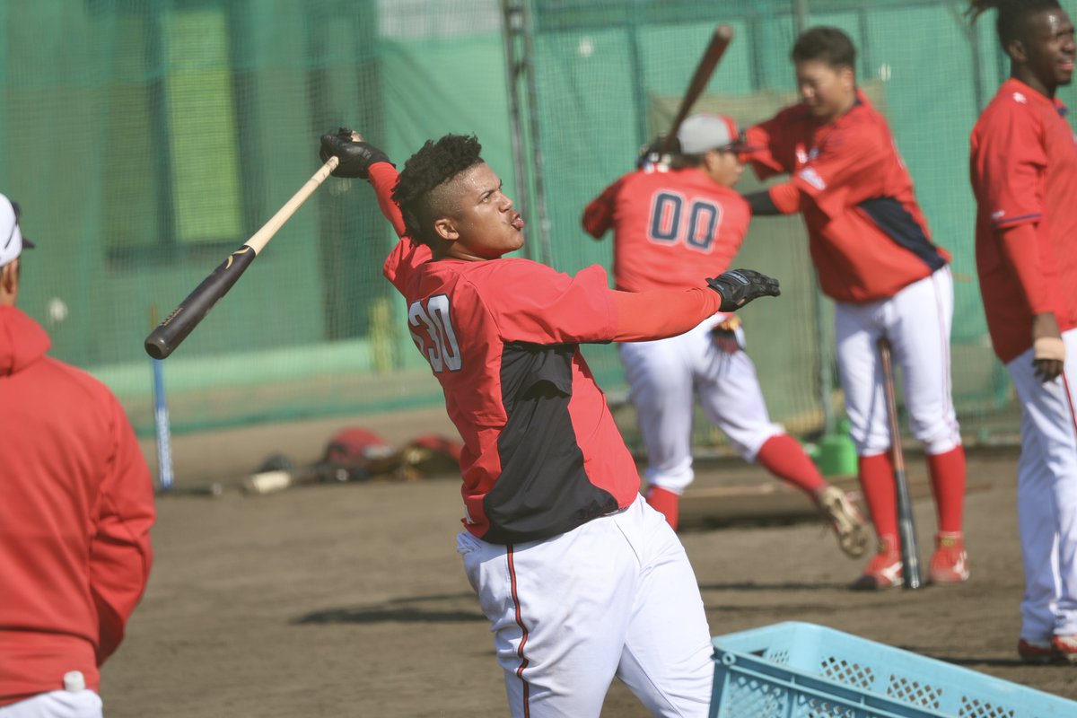 workingirlmn's tweet photo. 育成のラミレス、得点ボードに何度も当ててファンはやんやの大喝采!
選手もコーチも手が止まってた😇
東光寺 ロングTEE
#ラミレス #MoisesRamirez https://t.co/pBJjRvxY89