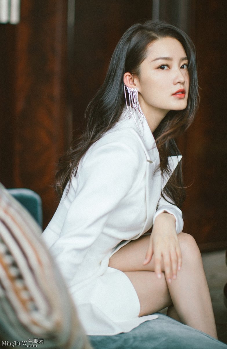bai_lu_twh's tweet photo. #LiQin #李沁 🇨🇳💕💕💕
Li Qin's photos in #CesareCasadei high heels couldn't be more beautiful https://t.co/Ui6zpwoNr3