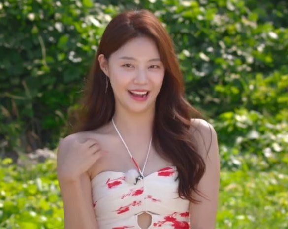 wookjaes's tweet photo. Best girl, a funny, kind and pretty human being. I'm so glad she ended up alone I'm not even sad about it. They really had a reason to put her at the center in that poster, she stole the show. Gained fans despite being painted badly by this show, youjin best girl #Singlesinferno4 https://t.co/qe4wxkjcBV