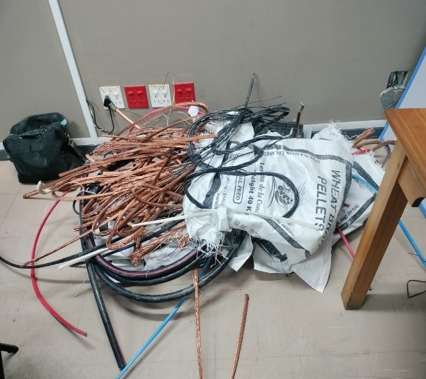 _ArriveAlive's tweet photo. Police arrest seven copper cable theft suspects  https://t.co/yWkEcpW1kJ

#ArriveAlive #CopperCableTheft @SAPoliceService https://t.co/QEWNe4FAgk