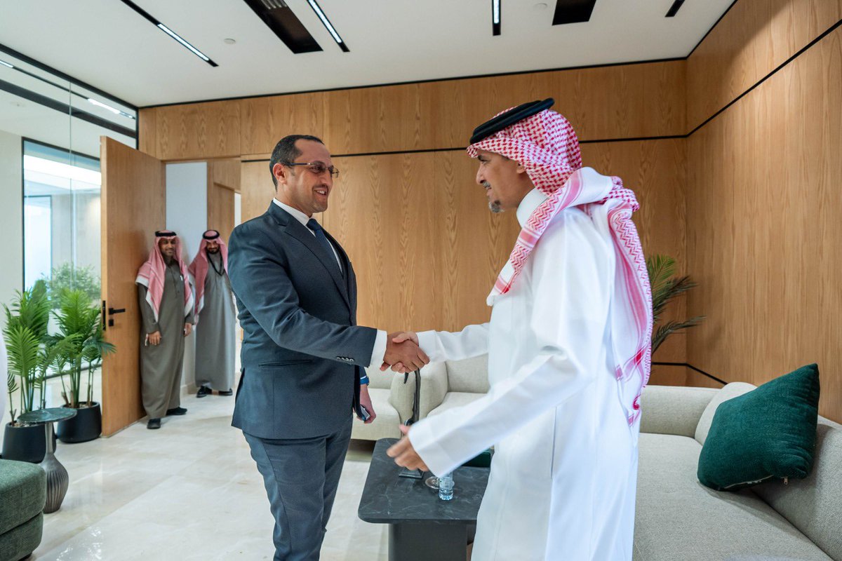 2/2  The meeting focused on enhancing collaboration across various aspects of airport operations and management.

Discussions covered key lessons from public-private partnerships in airport management, along with global best practices in airport operations.