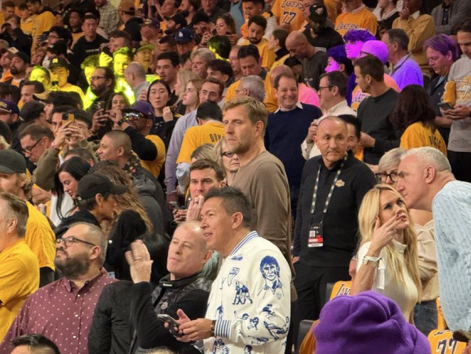 Nowitzki’de maçı izleyenler arasındaydı.