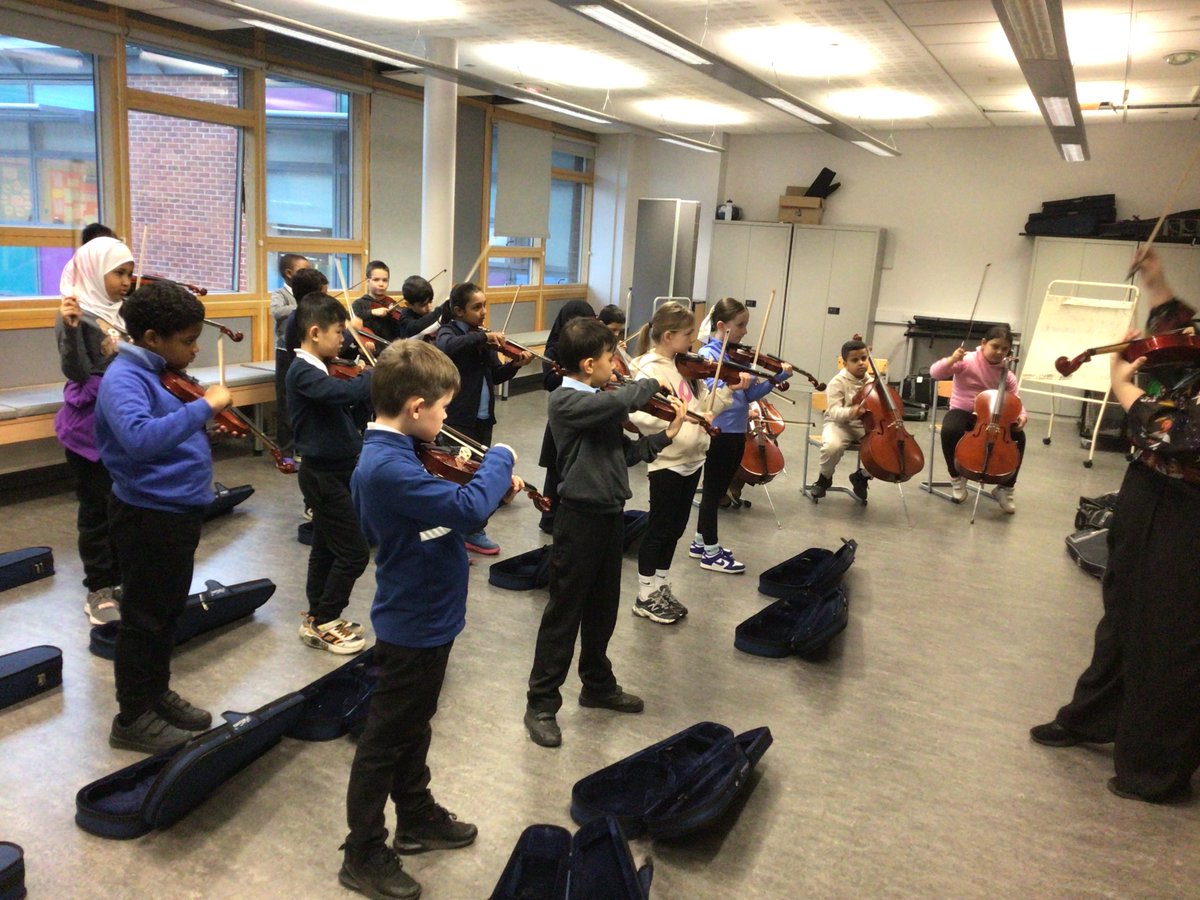 Riverside Primary (@riversidegovan) on Twitter photo Beautiful music and listening from our P4/3 class with our brilliant instructor Ms Wilson 🎻 #MusicAtRiverside <a href="/GlasgowCREATE/">Glasgow CREATE</a> Beautiful music and listening from our P4/3 class with our brilliant instructor Ms Wilson 🎻 #MusicAtRiverside <a href="/GlasgowCREATE/">Glasgow CREATE</a>