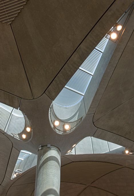 parametricarch's tweet photo. ✈️Designed by @FosterPartners, Queen Alia International Airport reflects regional identity while prioritizing environmental efficiency. Its modular concrete domes, inspired by desert palms, provide shade and enable future expansion. Geometric patterns on the soffits draw from traditional Islamic motifs.
The fully glazed terminal enhances orientation, while open-air courtyards improve air quality. Spanning 116,000 m², the airport accommodates 16 million passengers annually.
🏗️Structural engineering by @burohappold
👩🎓Join @PAACADEMYY’s workshops to learn the most advanced tools in architecture and fashion design from pioneering architects and designers: https://t.co/4kEN6xAIDk
#parametricarchitecture #parametricdesign #modernarchitecture #airportdesign #fosterandpartners #jordan