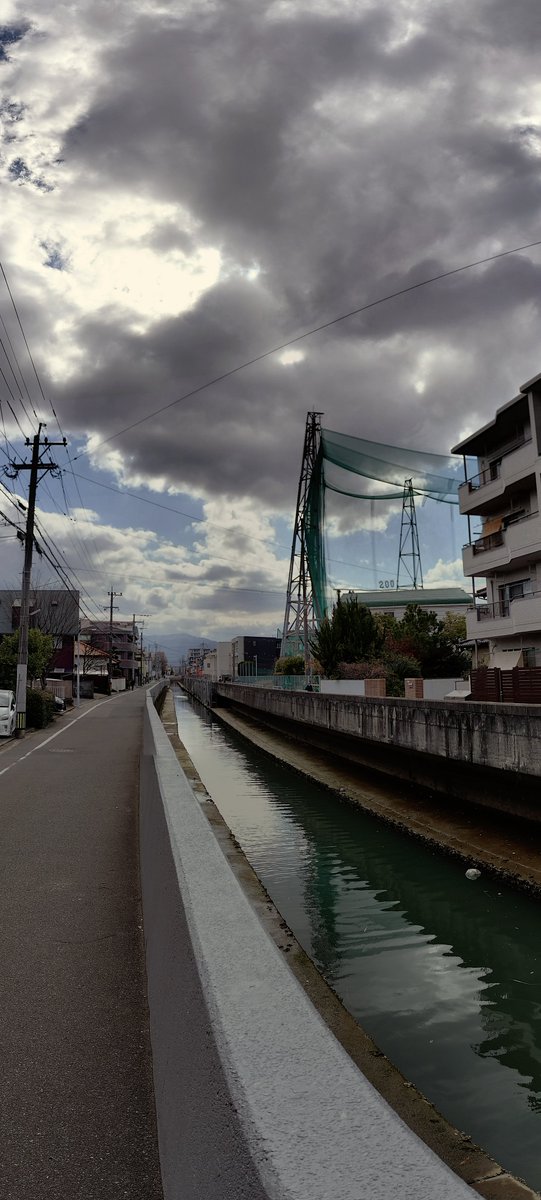 The waterway continues to Mount Aburayama, which is lightly covered in snow.

Fukuoka City, Japan

#Panoramic #Panorama #PanoPhotos #Cityscape #Landscape #Winter