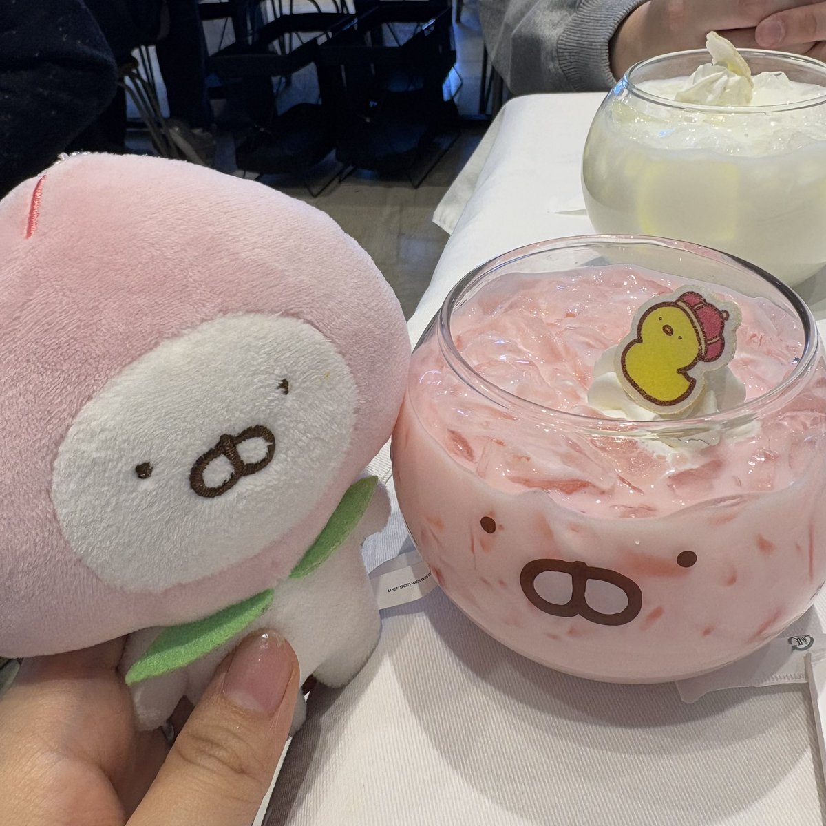 Bado420's tweet photo. #うさまるカフェ https://t.co/6ole3ExBwI