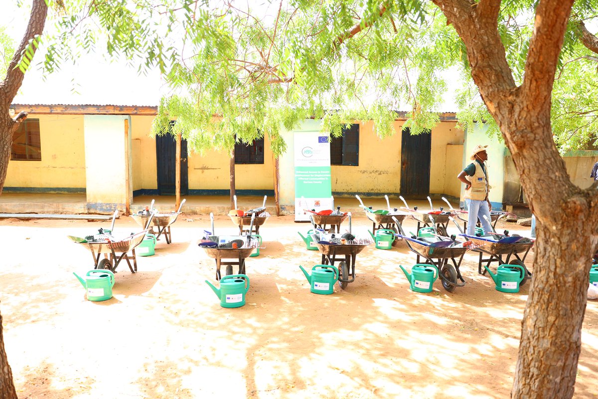PastoralistGirl's tweet photo. To enhance climate-resilient agriculture in Garissa County, PGI  with funding from @EUinKenya &amp; in partnership with @drckenya &amp; under the project @ABLI_Garissa supported 8  Borehole 5 farm groups &amp; 3 Alinjugur farm groups in Fafi Sub constituency  with essential farm tools.  #EU https://t.co/IWie5t1D6u