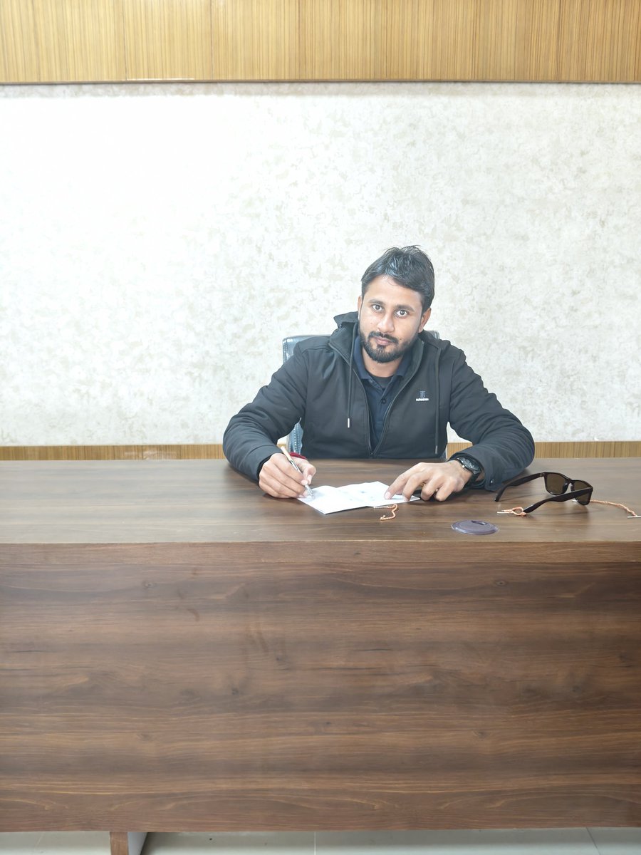 jeetu4choudhary's tweet image. जीवन के कही बसंत गुजरने के बाद एक परीक्षा ऐसी भी हुयी जिसने समाज में सम्मान दिलाया,लोगों की पूर्वधारणाएं बदली, परिवार में खुशी की एक अलग लहर आयी और एका एक ही सब कुछ बदल गया! जी हाँ एक #JUNIOR_ACCOUNTANT की परीक्षा की वज़ह से यह सब हुआ!
सालगिरह मुबारक हो सभी #JRA साथियों को