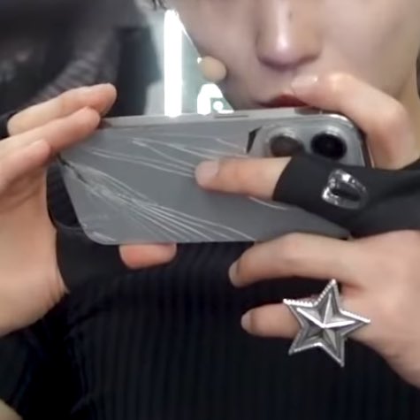 종업이가 제발 핸드폰을 바꿔줬으면 하는 사람들의 모임 (1/n)