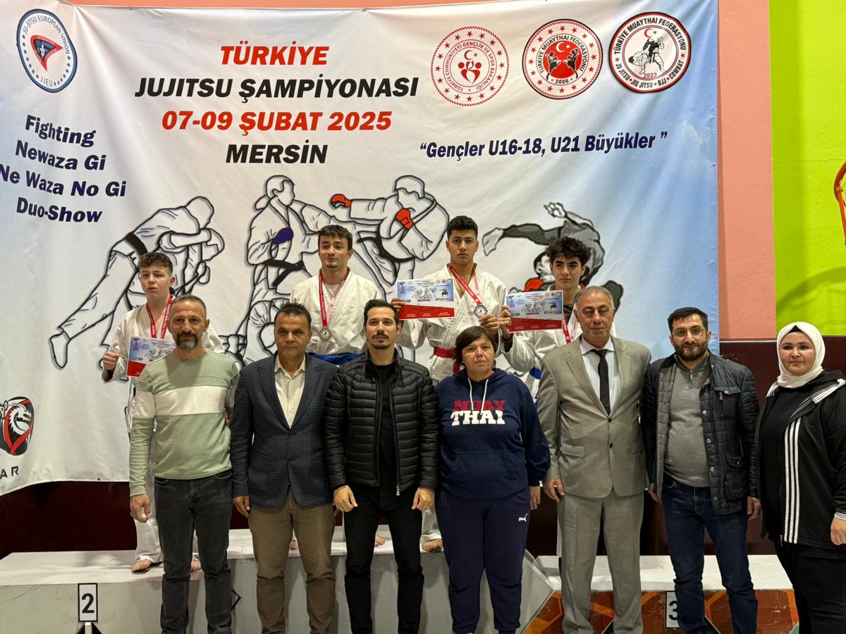Ervasporokullar's tweet photo. Mersin'de düzenlenen Türkiye Jujitsu Şampiyonası ve Milli Takım Seçme müsabakalarında İlimizi temsil eden Aile ve Sosyal Hizmetler Erva Spor Kulübü sporcularımızdan Aslıhan Bahadır Türkiye ikincisi, Yusuf Apılı ise Türkiye üçüncüsü oldu. 

Sporcularımız elde ettikleri dereceler ile Milli Takım kadrosunda yerlerini aldılar.

Sporcularımızı, antrenörümüzü ve kulüp yöneticilerimizi tebrik ediyor, başarılarının devamını diliyoruz.