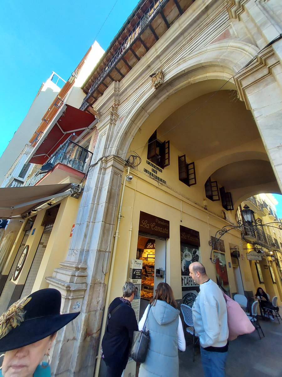 VioletteMalan's tweet photo. Good morning #TravelTuesday. All who know me know I love a good arch. Here are a few from Malaga, including some doors. And my hat. https://t.co/lNBJBeZh4o