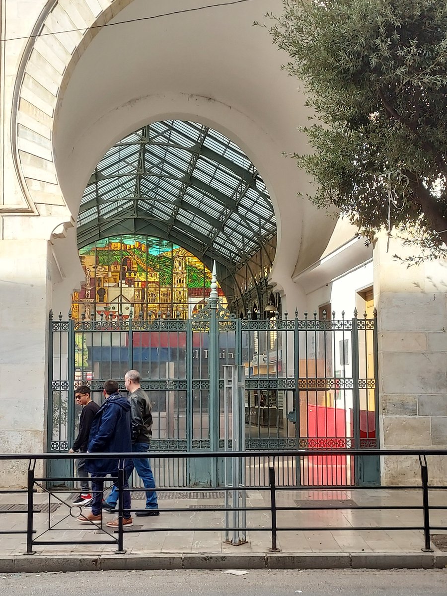 VioletteMalan's tweet photo. Good morning #TravelTuesday. All who know me know I love a good arch. Here are a few from Malaga, including some doors. And my hat. https://t.co/lNBJBeZh4o
