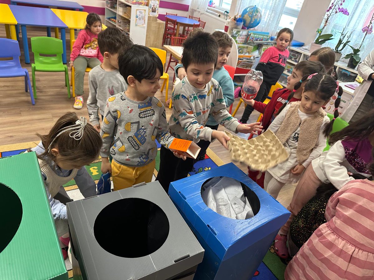 ATATÜRK ANAOKULU öğrencileri ile eğitim sonrası uygulamalı olarak "Atıkları Kaynağında" ayırdık ♻️ 

Ayrıca,
Yerlere çöp atmayacağımıza,
Su  ve enerji tasarrufu yapacağımıza söz verdik 🫒

<a href="/KoselerAlaattin/">Alaattin Köseler</a> 
<a href="/Beykoz_Bld/">Beykoz Belediyesi</a> 
<a href="/MEMBeykoz/">Beykoz İlçe Millî Eğitim Müdürlüğü</a> 
<a href="/istanbul_csb/">Çevre, Şehircilik ve İklim Dğş. İl Müdürlüğü</a> 
<a href="/SifirAtik/">Sıfır Atık</a>