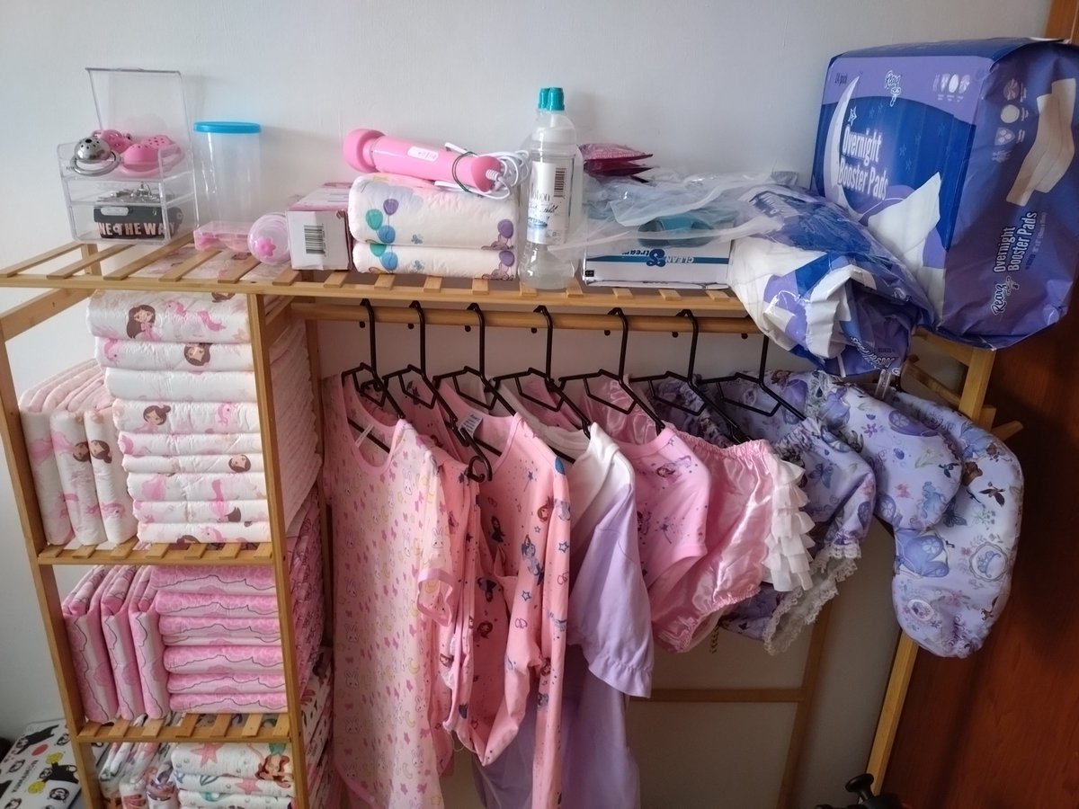 昨天其實還沒全部整理完🥺
今天這才是全部收拾完的照片
把所有玩具都擺好了☺️