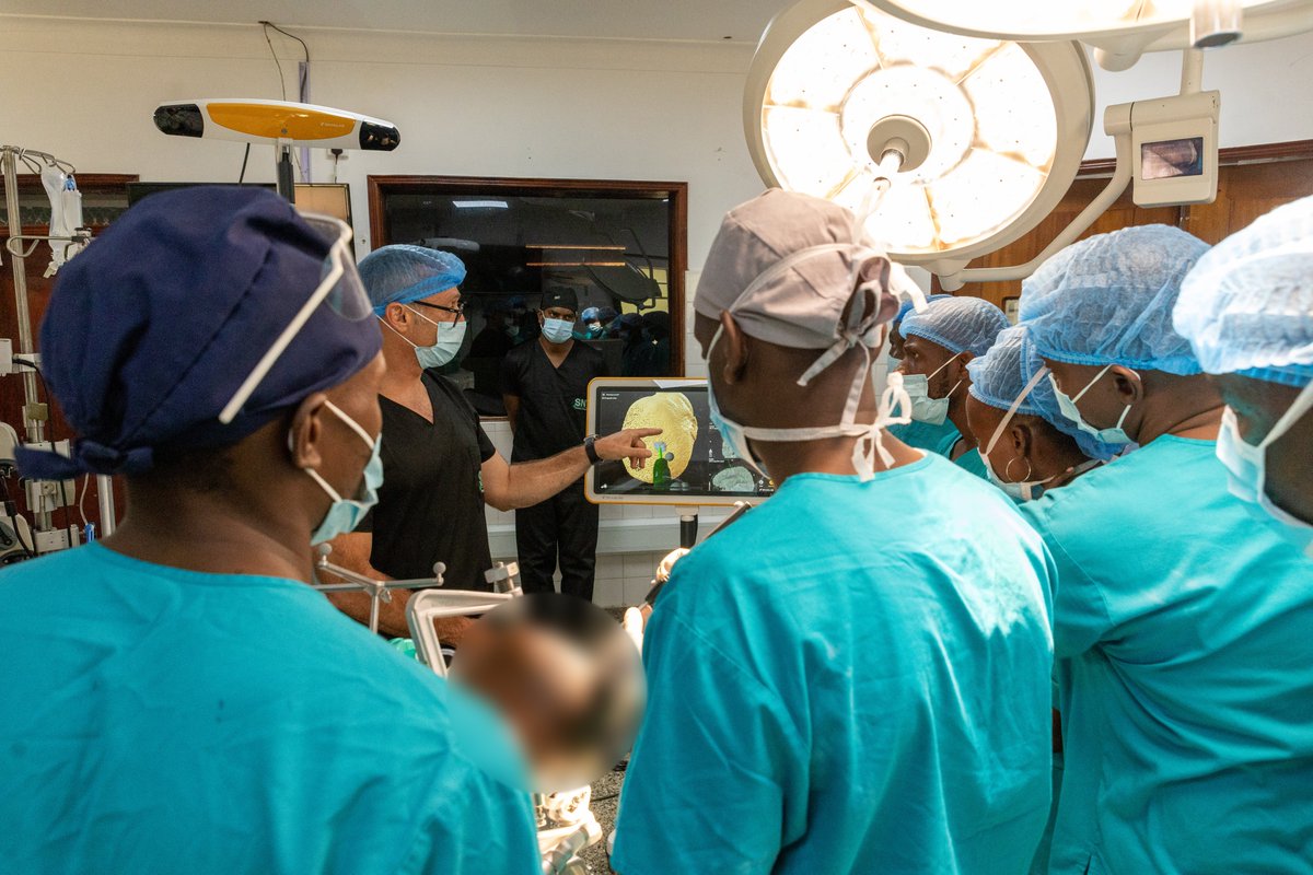 CUREuganda's tweet photo. CURE Uganda has achieved a neurosurgical milestone with the @Brainlab NeuroNavigation System—the 1st in Uganda! This cutting-edge tech enhances precision in tumor resections, epilepsy surgeries &amp; shunt placements, improving outcomes for vulnerable kids.
#Neurosurgery #Brainlab https://t.co/NJPv7F1LcF