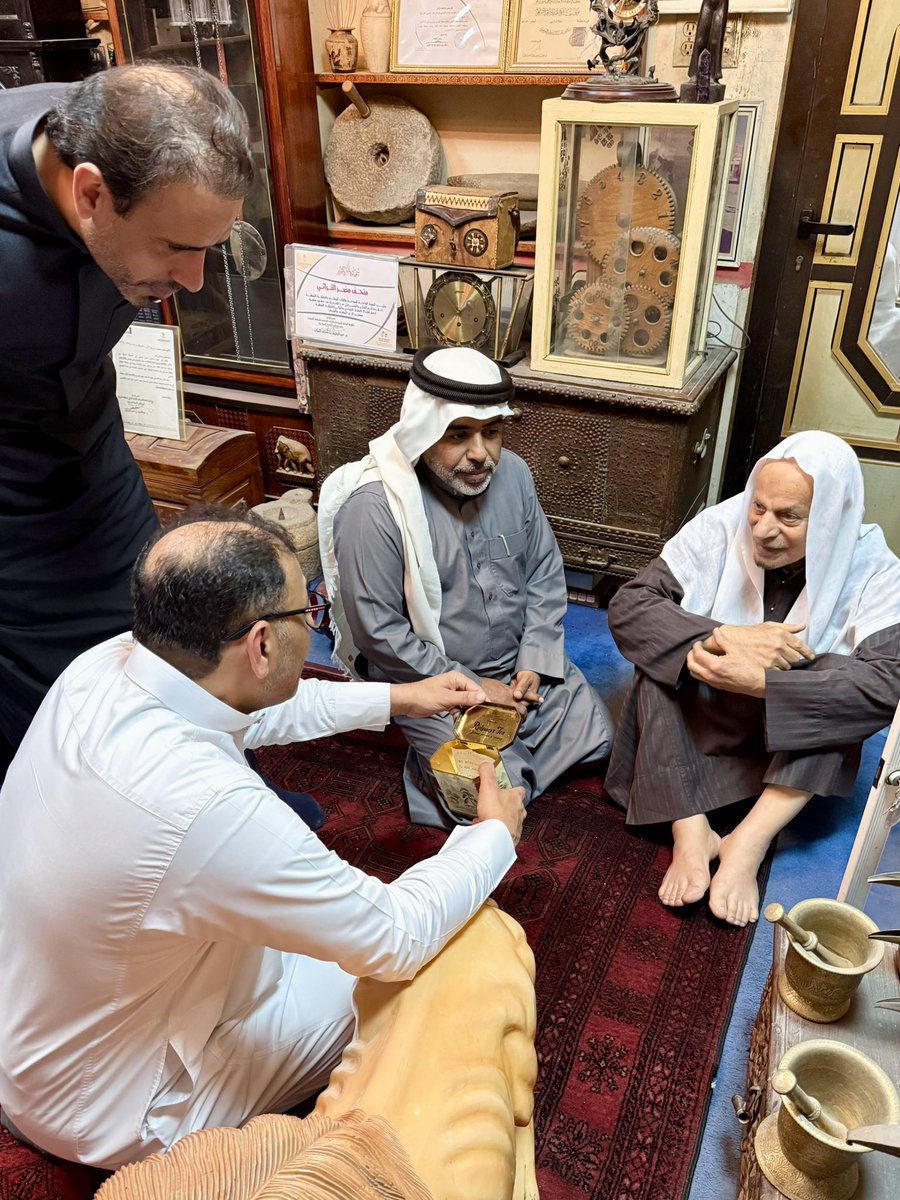 تشرفنا  الثلاثاء 10 فبراير 2025 بزيارة متحف مضر  للاستاذ  : محمد الناصر ( ابوسيبويه ) متحف في قمة الاثراء المعرفي .. يتكون من 3 طوابق ويحتوي كنوز عديده منها  40 نسخة من المصاحف النادرة التي يتجاوز عمر بعضها 900 سنة كما يحتوي على 400 ساعة متنوعة العصور الزمنية والاقطار المكانية ..