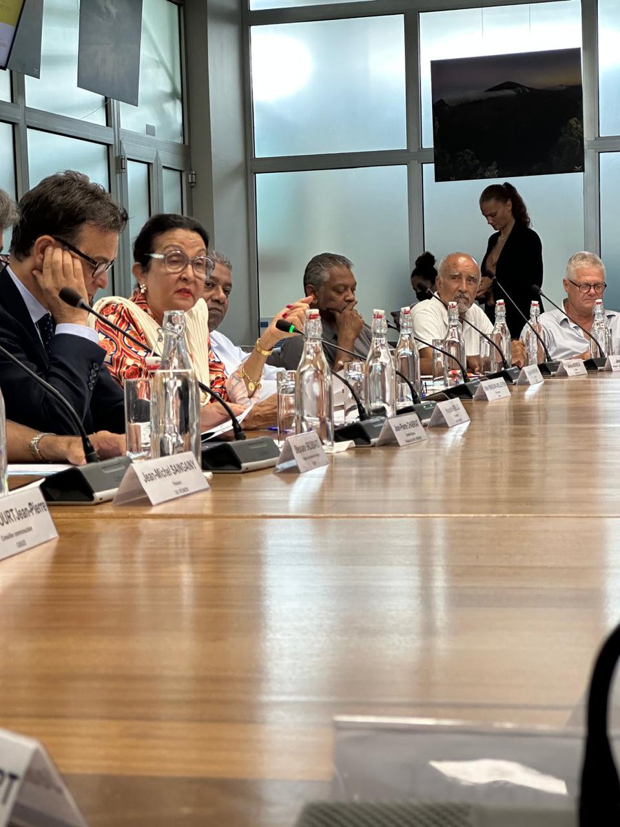 Dans le cadre de la SRDEII, signature à l'initiative de la <a href="/Region_Reunion/">Région Réunion</a> du  Contrat de Filière « BÂTI TROPICAL »  en présence notamment de la CAPEB, de la FRBTP, de l’ADIR et de la CPME. Tous mobilisés pour nos TPE-PME.