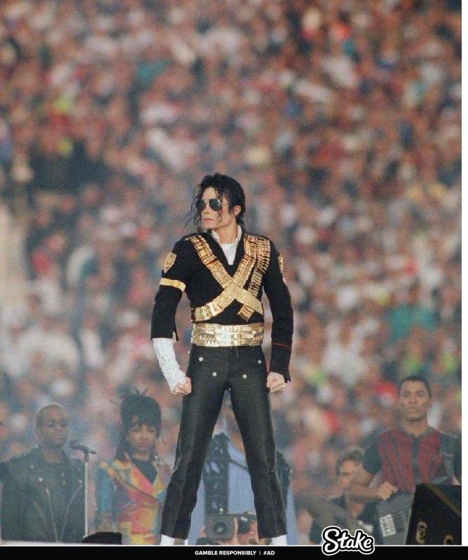 Some iconic moments that marked a milestone in history ~ A Thread 🧵

1. 32 years ago, Michael Jackson 
performed at Super Bowl XXVII 🐐👑