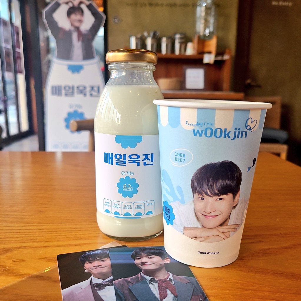 #오_욱진_오_욱진_오오욱진생일
#매일욱진_maeil_w00kjin
#we_need_w00kjin_for_sure

귀여워주껜네 욱지니는조켄네 🥛
늦게나마 또 한 번 생일 축하했단 말 전하며 🐶