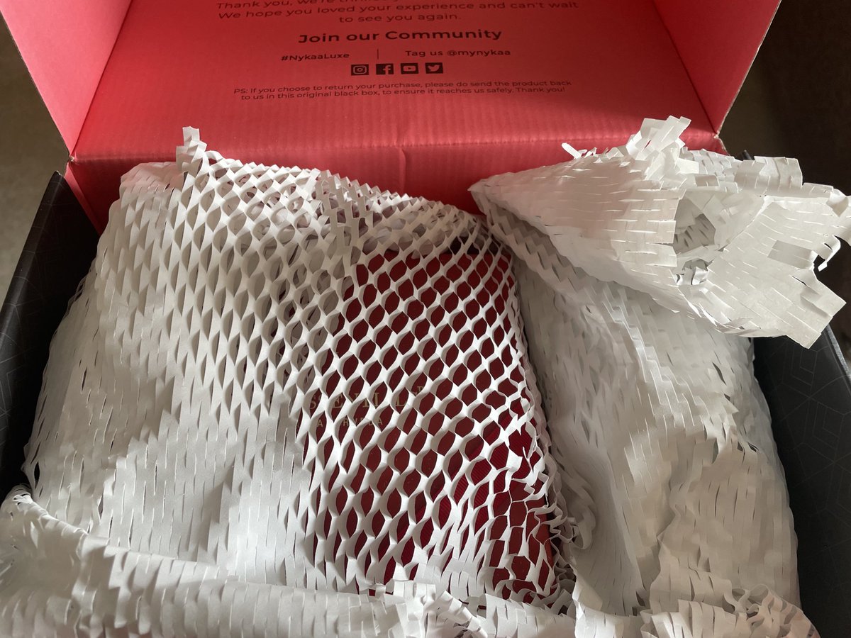 KayWrites2109's tweet image. When bday gifts start arriving earlyyy! Thank you @MyNykaa &amp;amp; @ForestEssential !!

I love it 🥰 even though I had to place an order to get this gift 🤐 

#birthdaymonth #febbaby