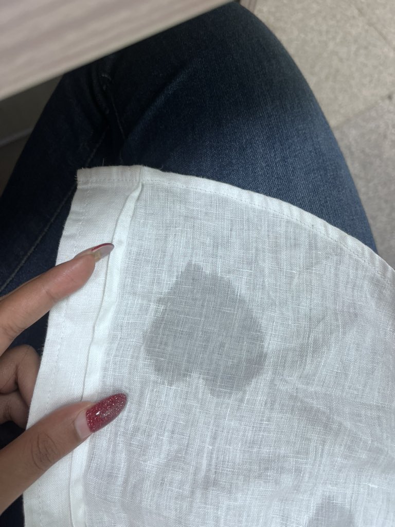 dumbqueenonli's tweet photo. Water spilled on shirt and made a heart. Cute https://t.co/n0yW4DFtK6