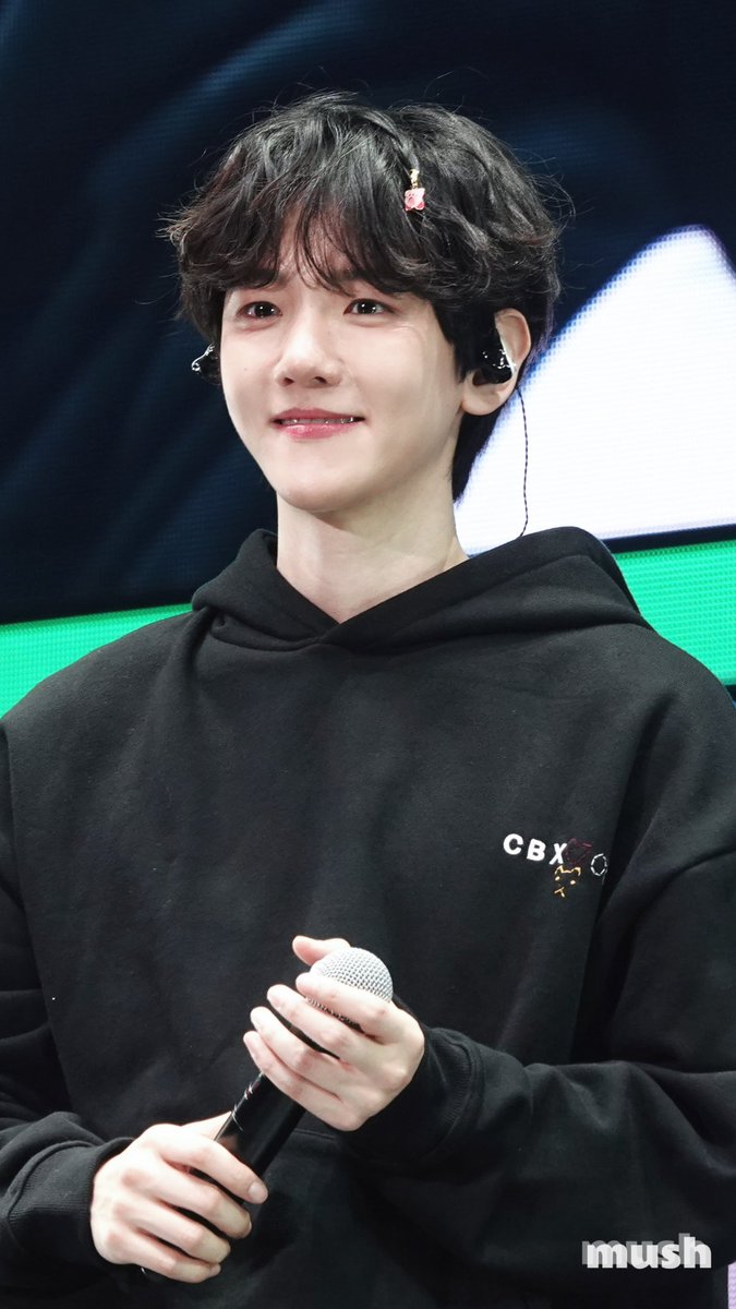 Seasonsflow4's tweet photo. 250209 CBX JAPAN FANMEET
 #백현 #BAEKHYUN #ベッキョン
@B_hundred_Hyun 
He‘s got Starry eyes✨🥹 https://t.co/mA5N5MAubM