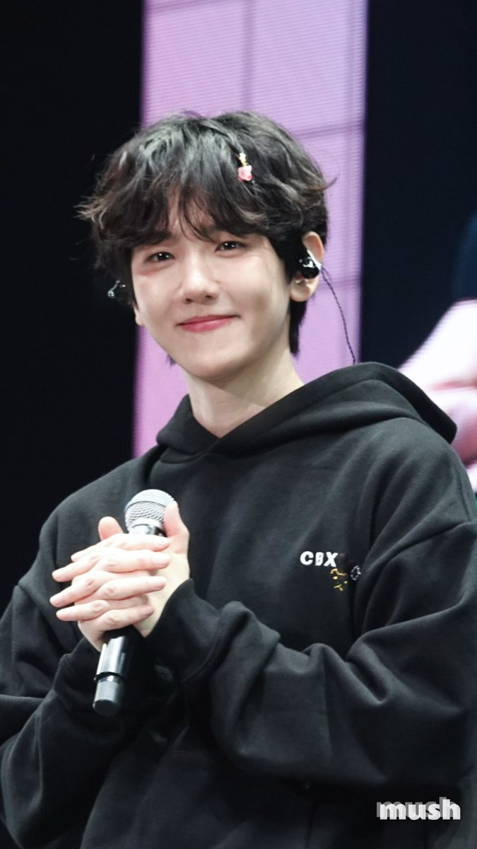 Seasonsflow4's tweet photo. 250209 CBX JAPAN FANMEET
 #백현 #BAEKHYUN #ベッキョン
@B_hundred_Hyun 
He‘s got Starry eyes✨🥹 https://t.co/mA5N5MAubM
