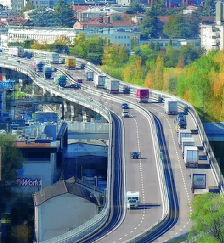 Die Brennerautobahn AG kann nicht alleine an der europäischen Neuausschreibung der Autobahn-Konzession teilnehmen. Die Suche nach einem Partner hat nun eine überraschende Wendung genommen - Details in der heutigen Ausgabe der Dolomiten auf Seite 11!