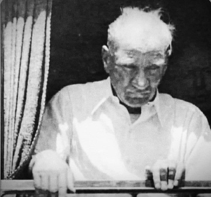 Ne zaman görsem bu fotoğrafı, kalbim sızlar. Vatanı uğruna, feda edilmiş bir ömür. ♥️