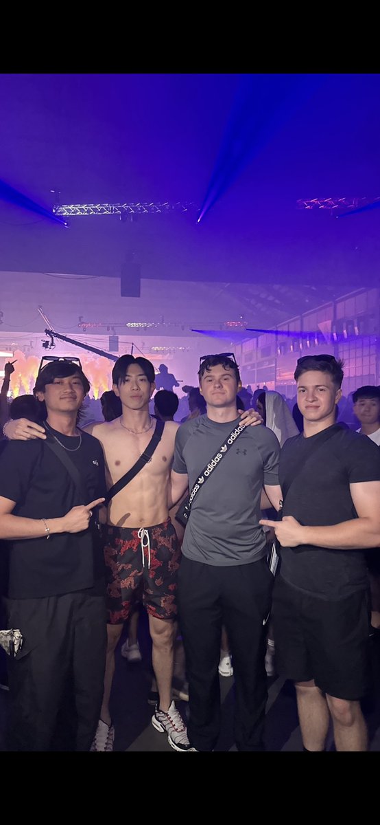 lifeoflig's tweet photo. HTID photos w friends + quick return to league before uni goes back.

grateful for this summer <3 https://t.co/0aNc6vDlec
