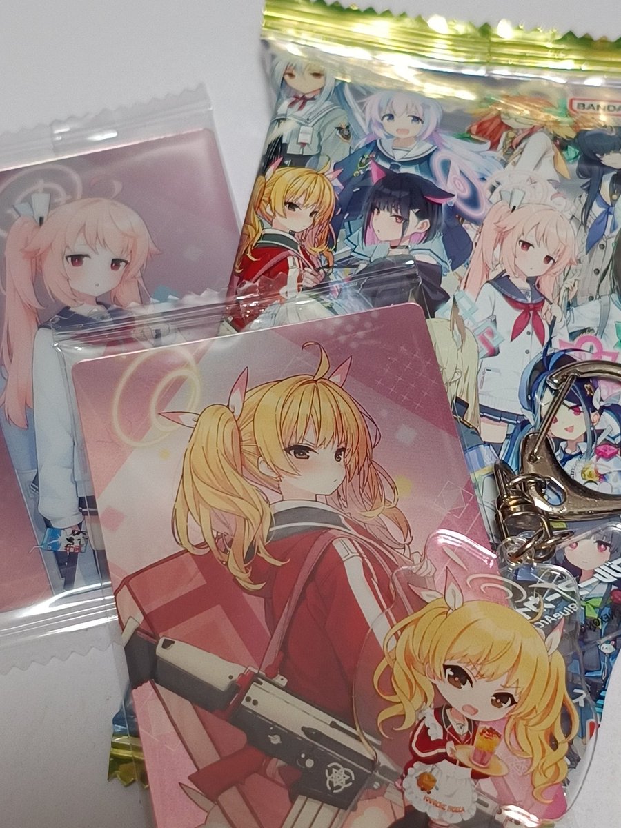 カズサ(ブルーアーカイブ) ,柚鳥ナツ(ブルアカ) ,宇沢レイサ(ブルアカ) 「オアアアアアアーーイ!!ヨシミちゃ 」|けに山🎒のイラスト