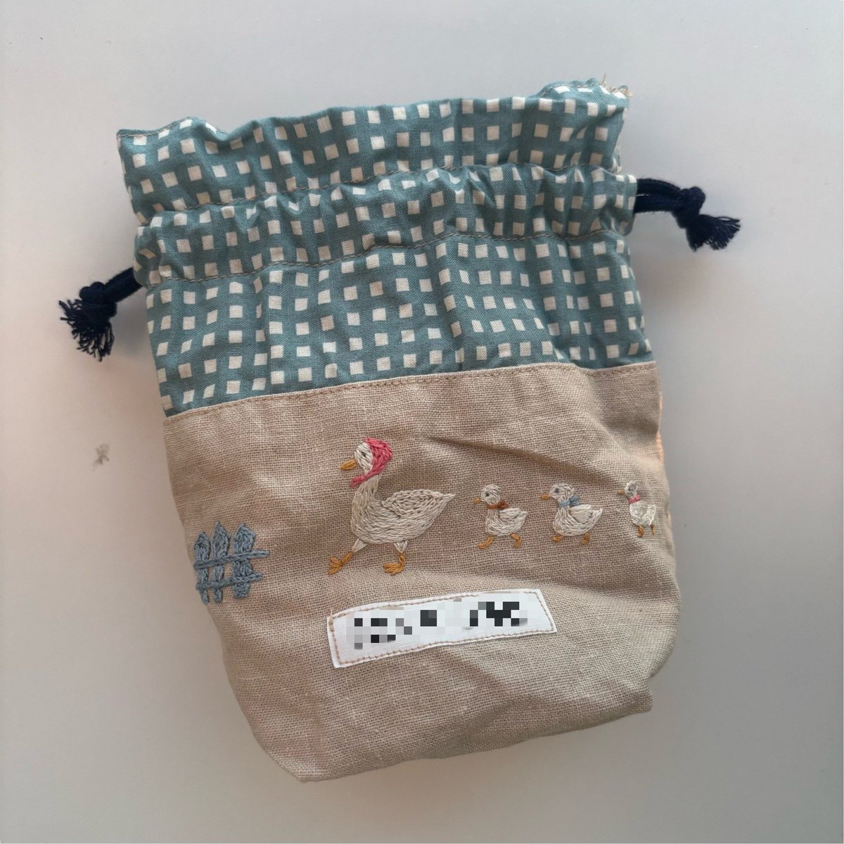 nagato0408's tweet photo. こちらの刺繍は、annasさん(@annastwutea )の「annasのおいしい刺繍」から2度目のハンバーガーたちを。まとまりよく仕上がってお気に入り🫶

もう一つは、アリノコ舎さん(@arinocosha )「アリノコ舎の刺繍図案帖」から。生地もナチュラルに寄ったものでまとめられたので気に入ってる🥰 https://t.co/YjHSICFYyL