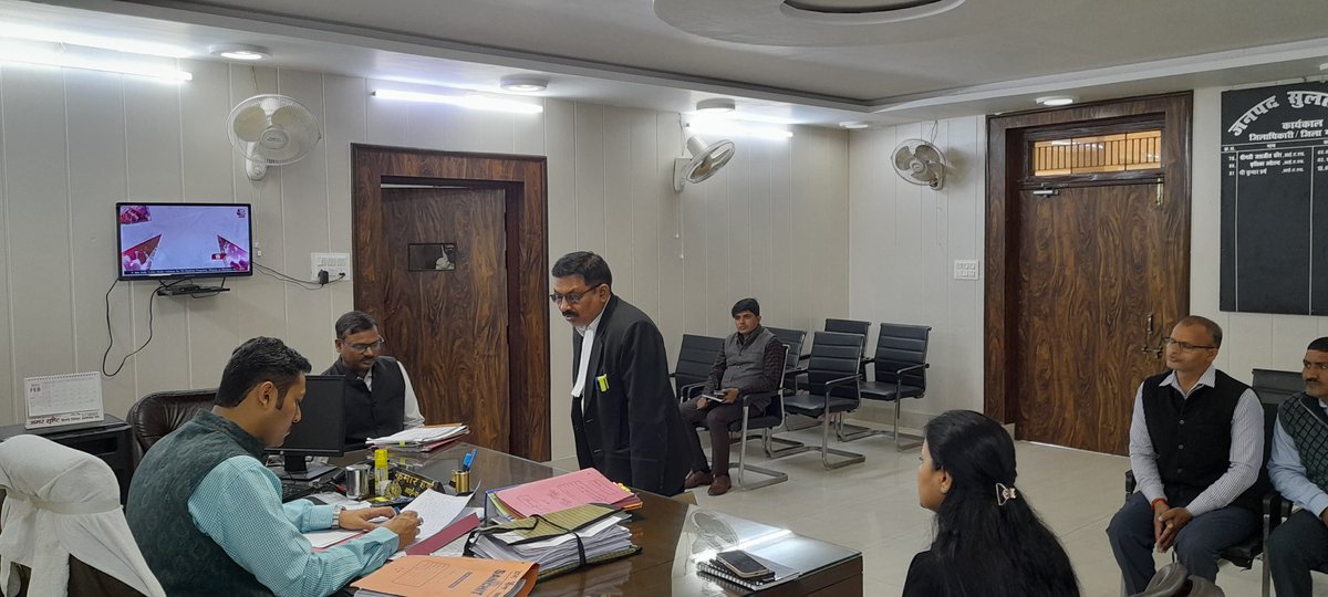 जनता दर्शन दिनाँकः 11.02.2025 में जन सामान्य की समस्याओं/शिकायतों को गम्भीरता पूर्वक सुनकर समय से निस्तारण हेतु सम्बन्धित अधिकारियों को निर्देश दिए गए।